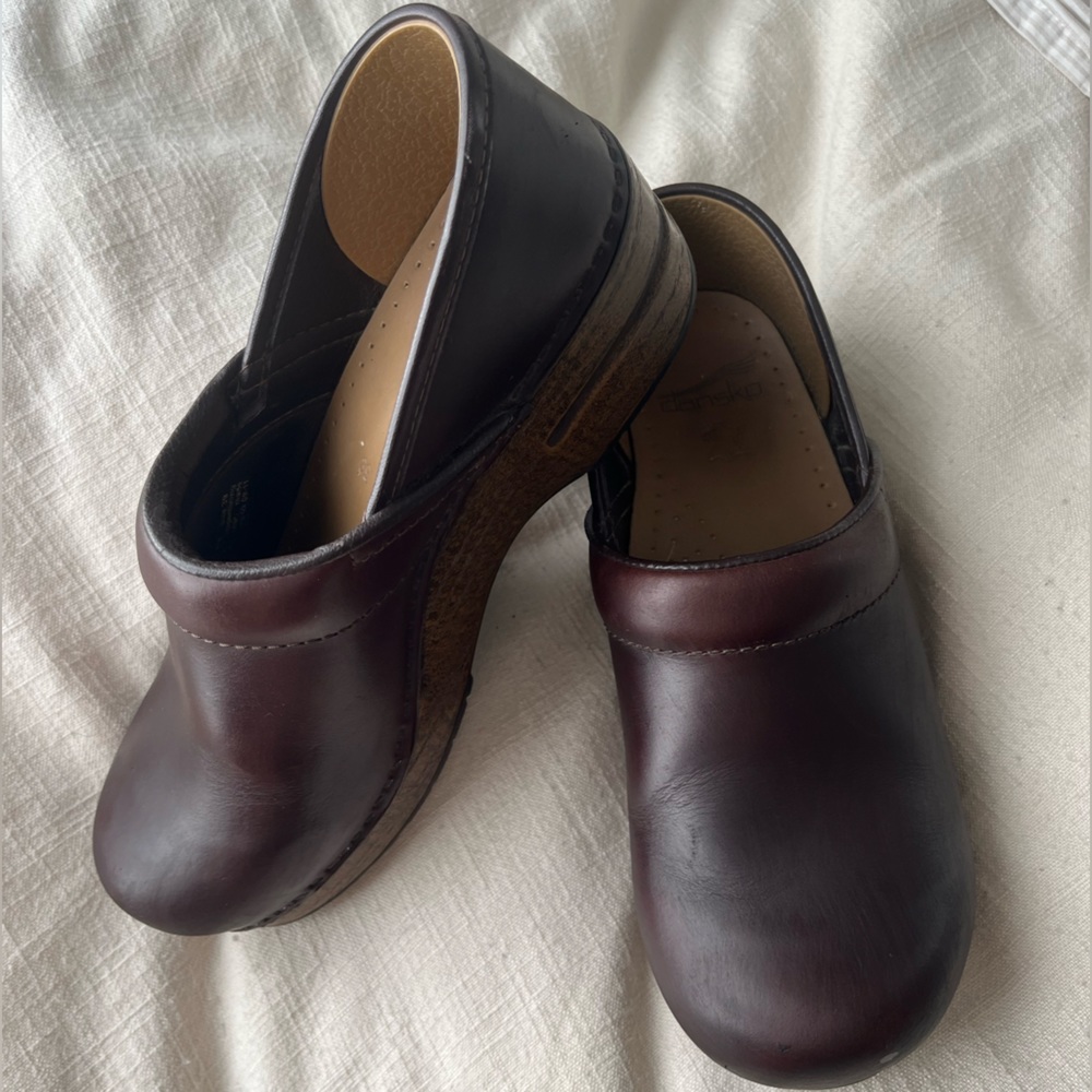 ‼️LIKE NEW DANSKOS‼️ Brown Dansko, size 39 (or size 9), minimal wear!